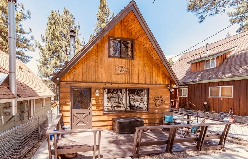 Cozy Cabin w/ Hot Tub, Fireplace, Arcade, Backyard
